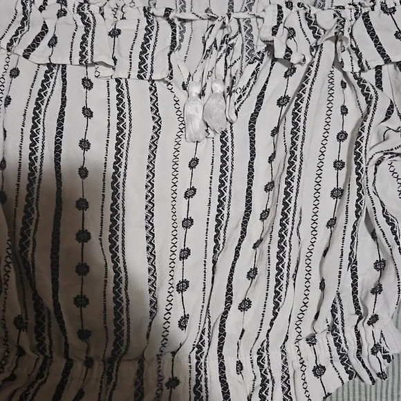 Top - Picture 2 of 3